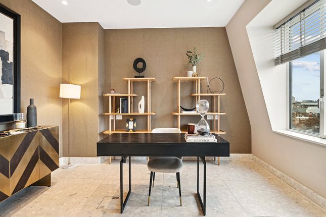 Flat for sale in Kingsway, Covent Garden, London