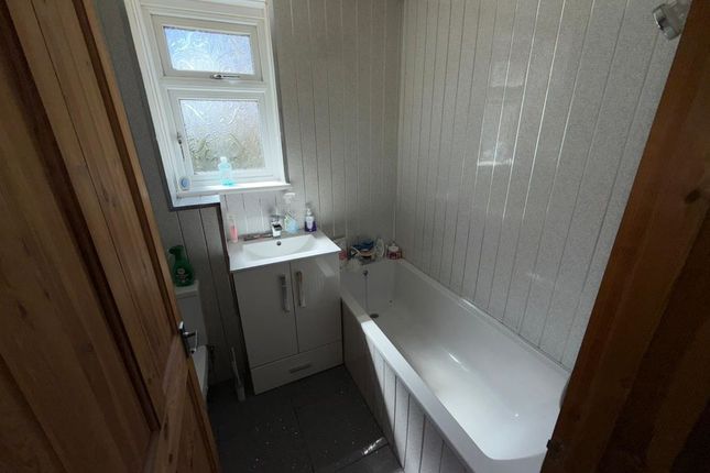 17, Huntingtower Road, Glasgow photo 4