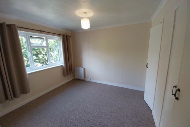 13, Robyns Way, Edenbridge photo 4