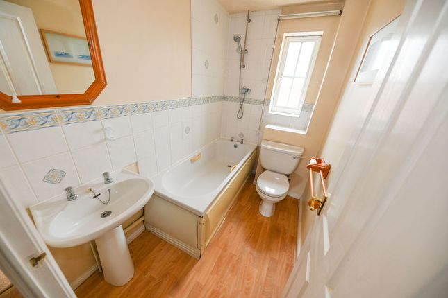 7, Snowberry Crescent, Havant photo 4