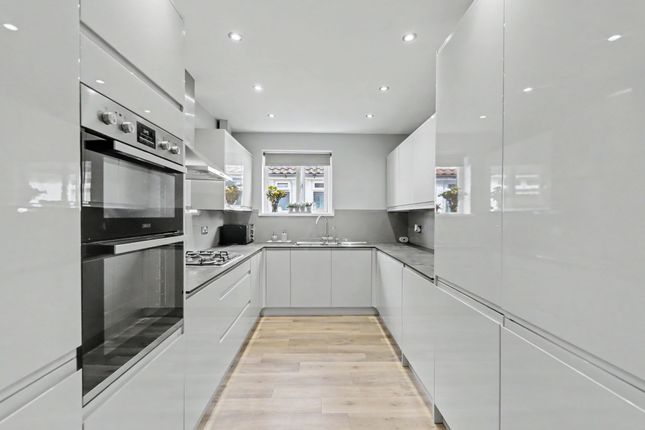 52 Old Shoreham Road, Lancing photo 4