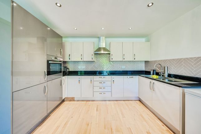 43, Creek Mill Way, Dartford photo 3