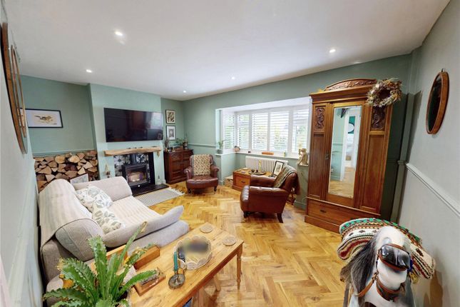 25, Stephens Crescent, Essex photo 2
