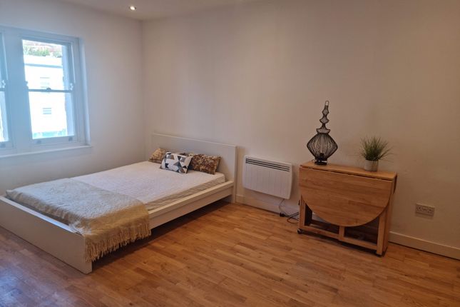 Apartment 8, 10 Upper Maudlin Street, Bristol photo 4