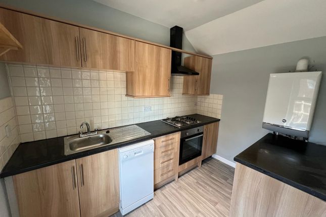 Flat to rent in Penarth Road, Cardiff