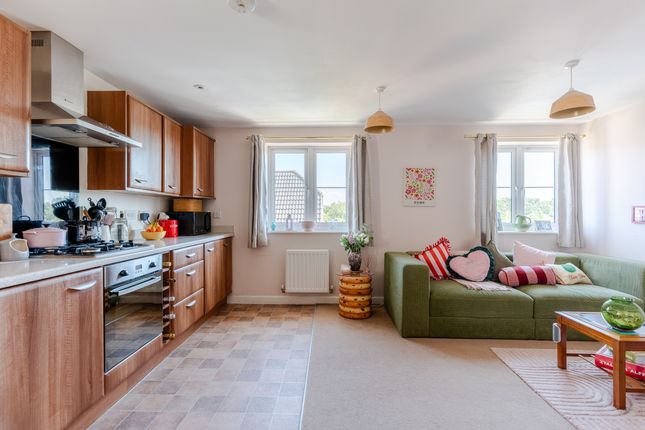 13 Valerian Close, Bristol photo 3