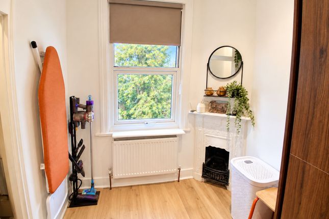 68 James Lane, London photo 4