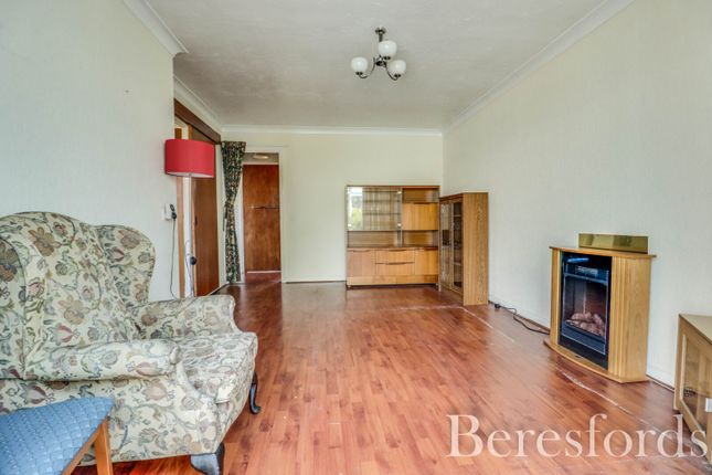 8, Lea Close, Essex photo 4