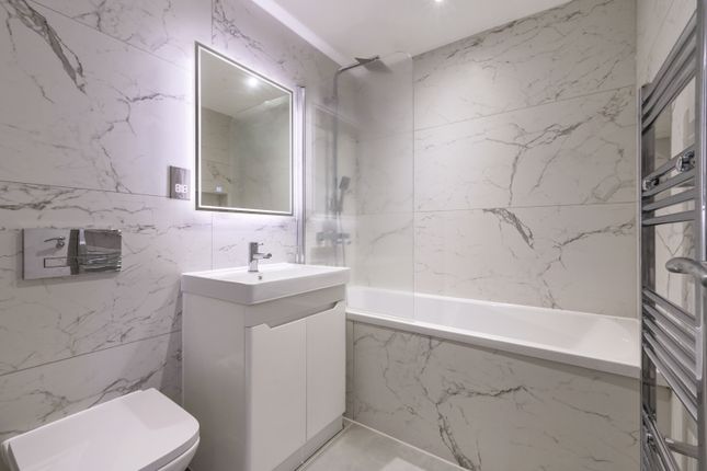 Flat B, 21a,, Leopold Road, London photo 4