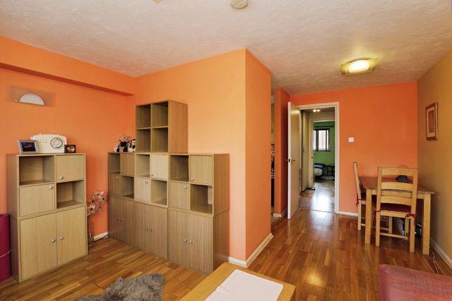 114, Cotton Avenue, London photo 4