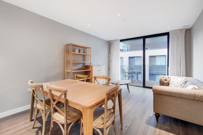 Apartment 608, Catalina House, London photo 3