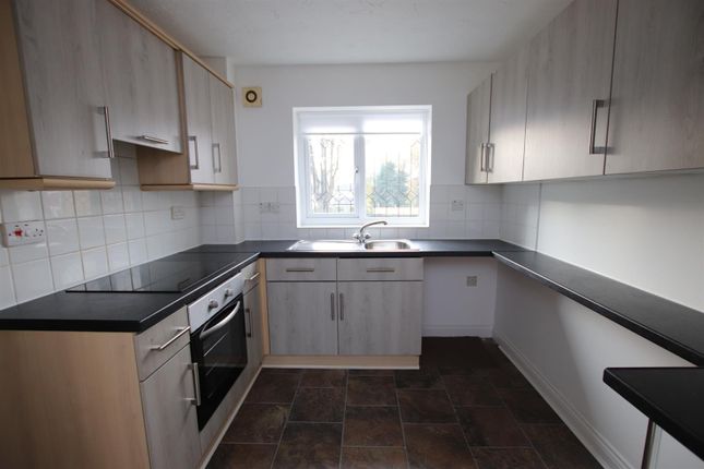 2, Nialls Court, Bradford photo 4