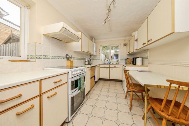 22, Chequers Rise, Ipswich photo 3
