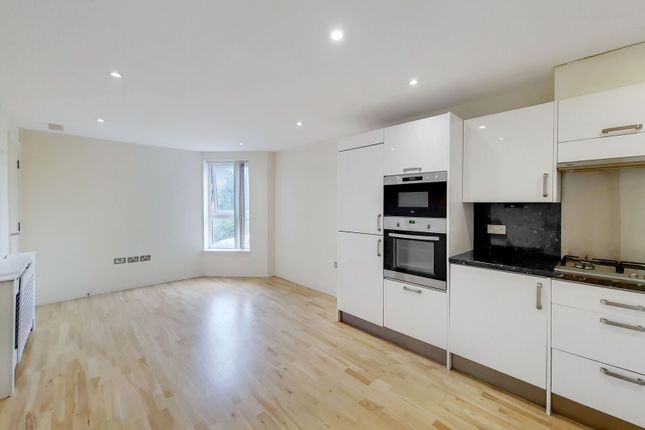 Attenborough Court, Bushey photo 3