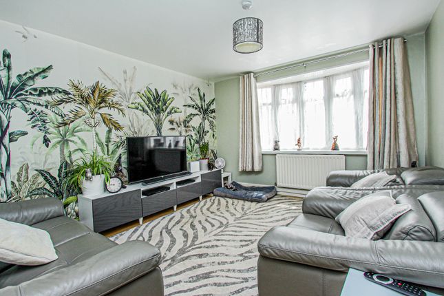 20, Mountfield Road, Wellingborough photo 2