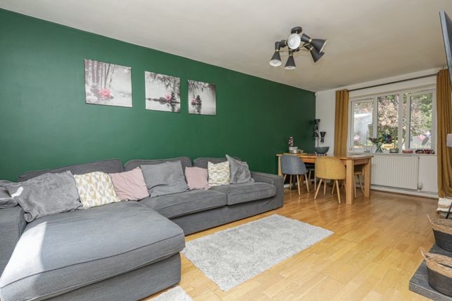 17, St. Johns Crescent, Canterbury photo 2