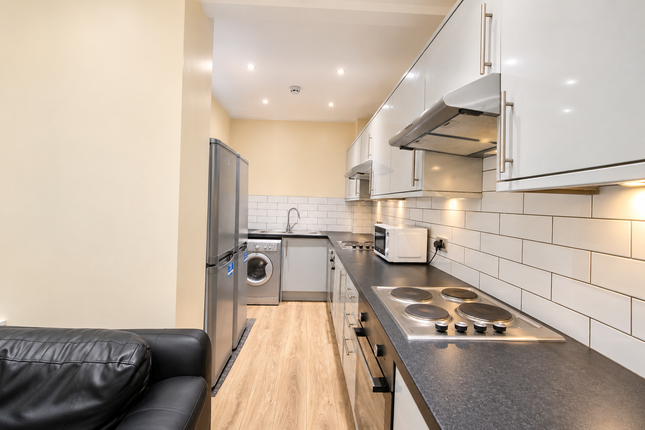 16, Hessle Mount, Leeds photo 5