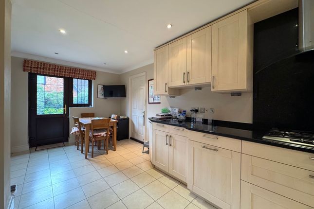 11, Priory Field Drive, Edgware photo 5