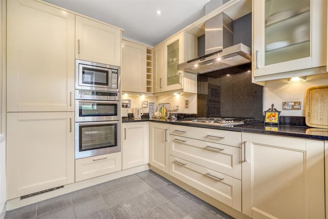 17, Hallgarth Court, Richmond photo 4