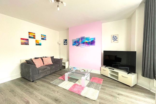 Flat to rent in Marine Ave, Whitley Bay