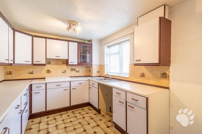 71, Chalvedon Avenue, Basildon photo 4