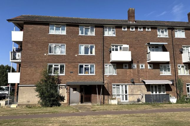 3-bed flat on 3, Rams Grove, Romford, £160,000