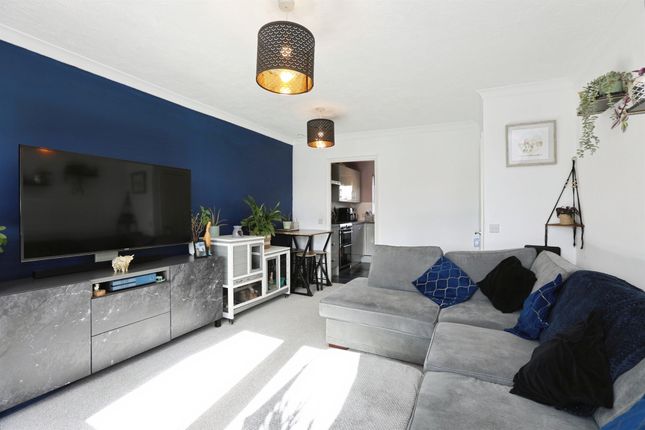 Flat 4, Bowmer House, Tideys Mill, Horsham photo 2