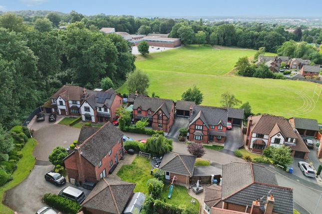 Shepperton Close, Warrington photo 2