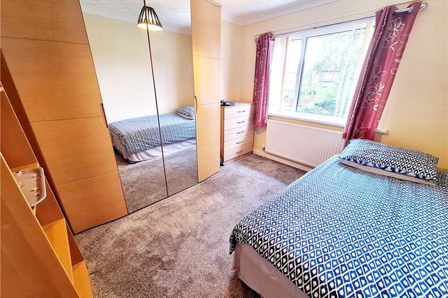 92, Waun Fach, Cardiff photo 4