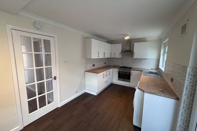 19, Claudeen Close, Southampton photo 3