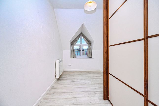 Flat 22, The Gables, North Orbital Road, Watford photo 3