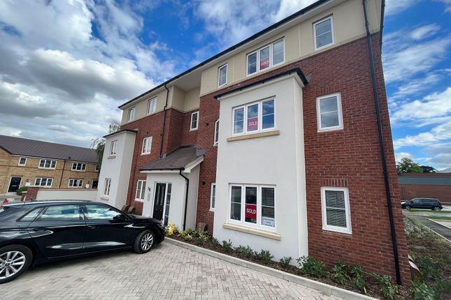 Thumbnail Flat to rent in Underwood Close, Off Thorpe Road, Peterborough