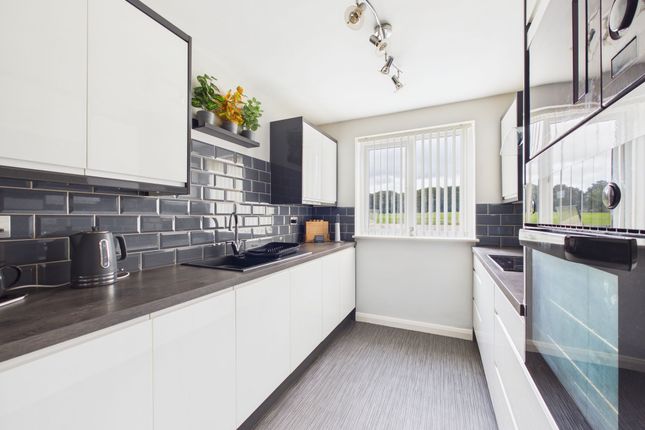 99 Riseborough Walk, Nottingham photo 3