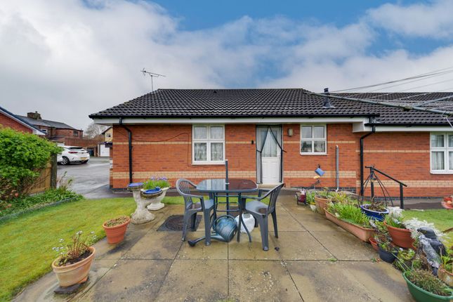 7 The Green Astbury Street, Congleton photo 2