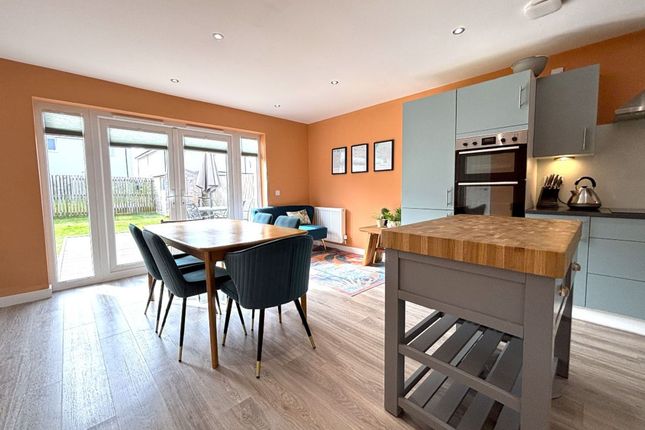 19 Brotherton Glade, Livingston photo 2
