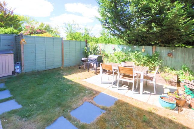 14 Parsley Gardens, Croydon photo 4