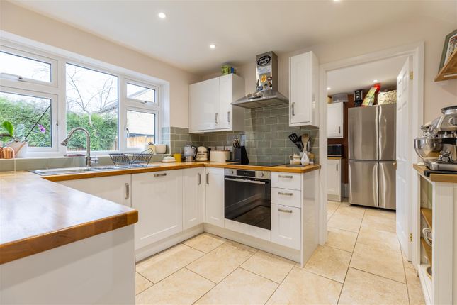 29, Robert Franklin Way, Cirencester photo 2