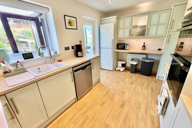4, Marsh Close, Freshwater photo 4