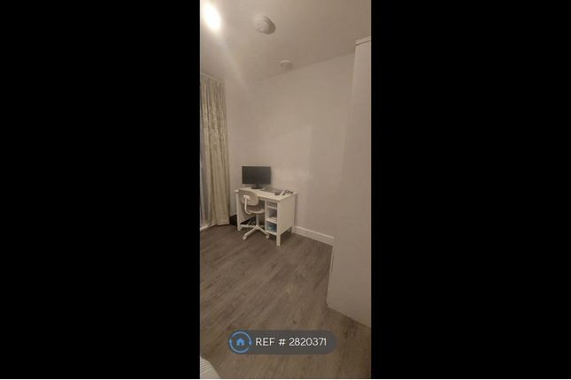 Minnow Apartments, Sherwood Close, London photo 4