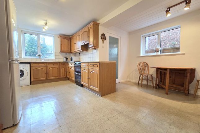 35, The Grove, Stourport-On-Severn photo 2