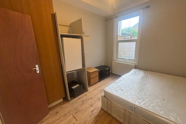 358, Lincoln Road, Enfield photo 2