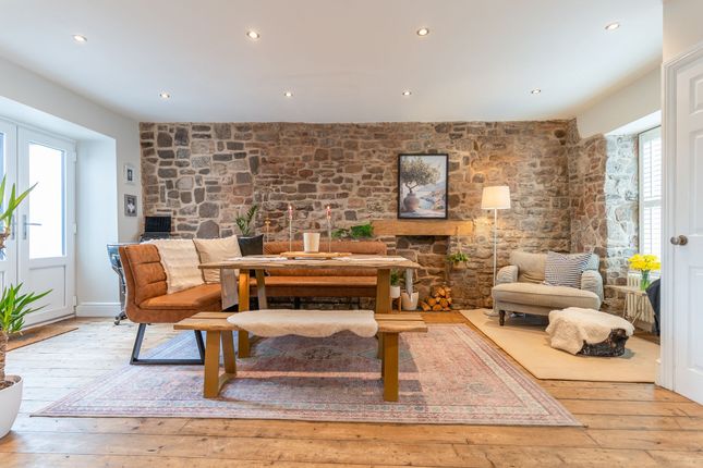 33 Backhall Street, Newport photo 3