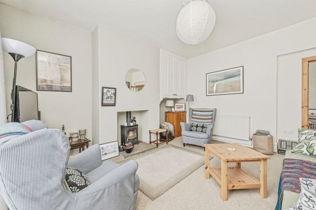 4, Royds Avenue, Huddersfield photo 3