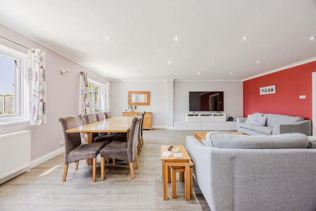 16, Fortescue Chase, Southend-On-Sea photo 5