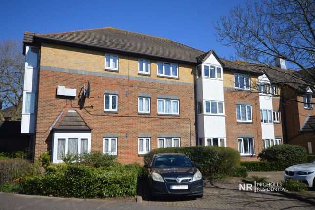 Thumbnail Flat for sale in 31 Cotswold Way, Worcester Park, Surrey.