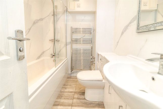 272, Conniburrow Boulevard, Milton Keynes photo 3