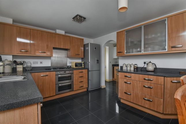 32, Arden Close, Little Stanion photo 4