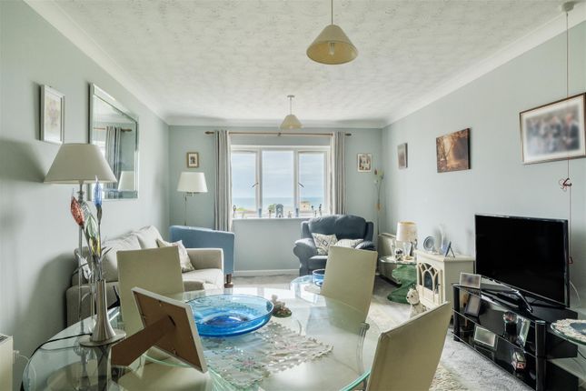 Flat 43, Cloverdale Court, Lyme Regis photo 3