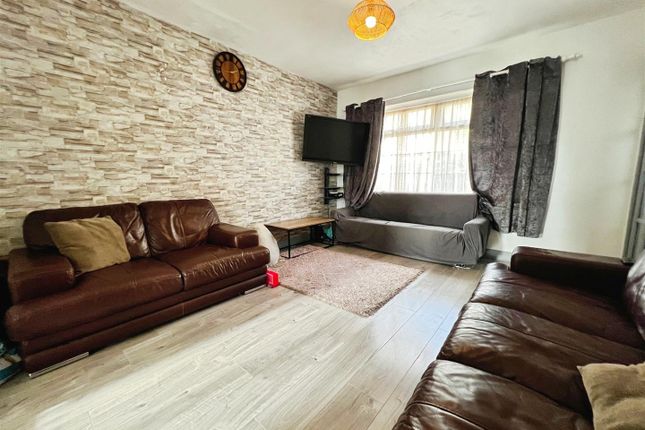 2, Botany Avenue, Bradford photo 4