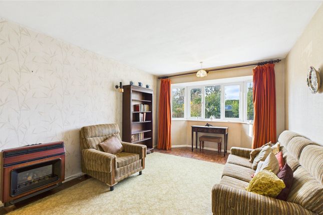 95, MacDonald Road, Surrey photo 3